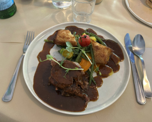 Une épaule d'agneau fondante, à découper à la cuillère.