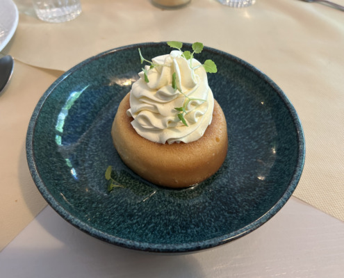 Un généreux baba au rhum.